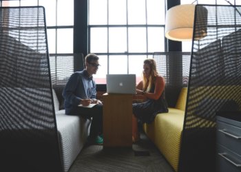 How to generate leads through social media